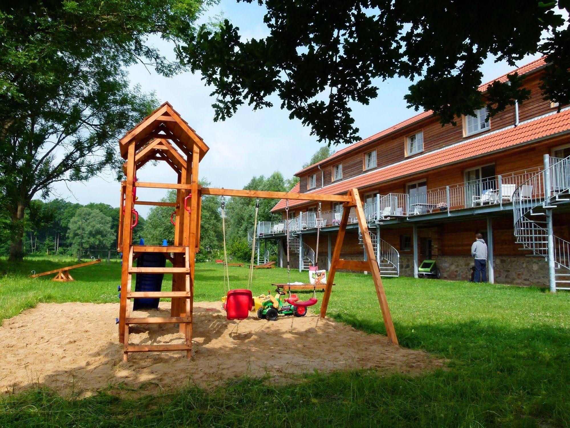 Gutshof Woldzegarten Hotell Exteriör bild
